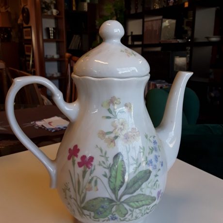 (CK07087) Ceramic Teapot.22cm High.10.00 euros.