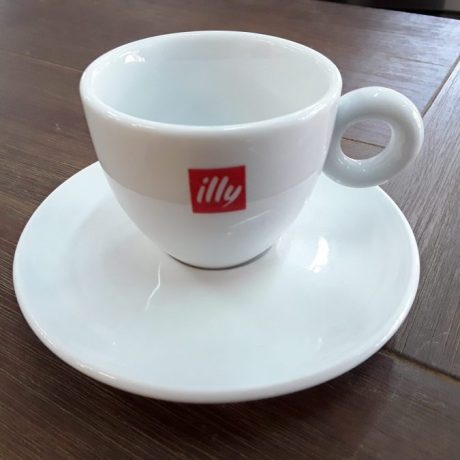 (CK07122) Porcelain Illy Logo Cappuccino Cups.5.00 euros.(EACH).(We Have Twelve Of These).