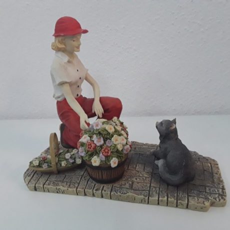 (17) (CK20017) Hand Made And Hand Decorated Sculpture By Royal Doulton.Companions Enjoying The Summer.25.00 euros.