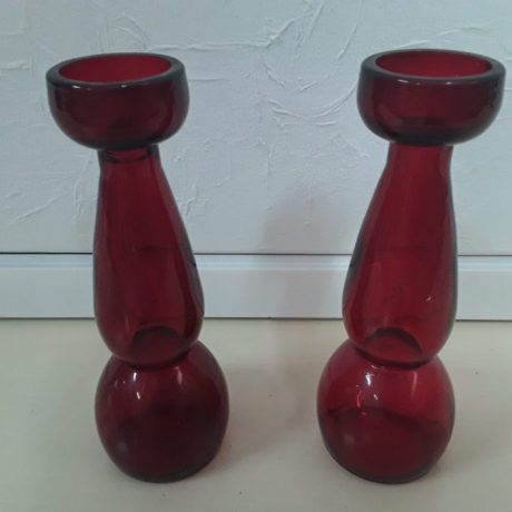 (56) (CK11056) Two Matching Red Glass Candle Holders.20cm High.10.00 euros.