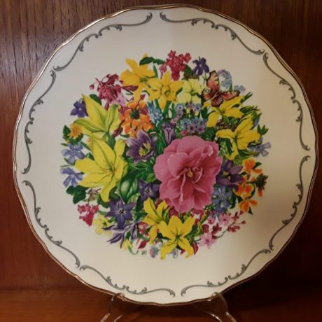 (68) (CK06068) Limited Edition Ceramic Plate By Royal Albert.Spring Freshness.25.00 euros.