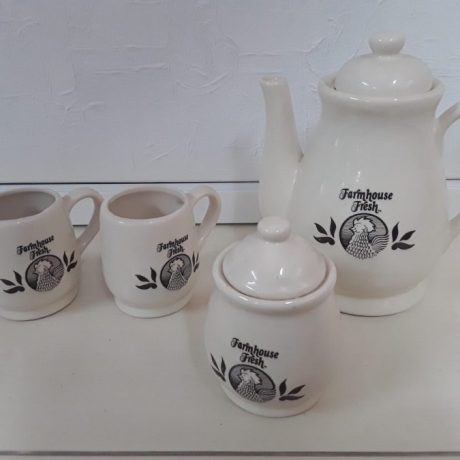 (CK07100) Farmhouse Fresh Ceramic Tea Set 15.00 euros.