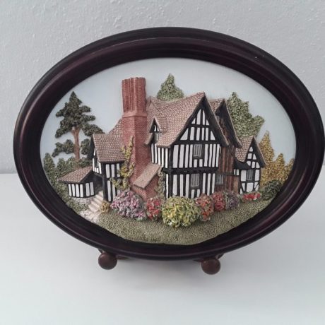 (CK07191) Oval Ceramic Plaque.Selly Manor Handcrafted In Cumbria England.28cm x 21cm.15.00 euros.