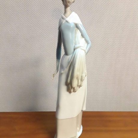 (20) (CK20020) NAO By LLADRO Porcelain Figurine.31cm High.99.00 euros.
