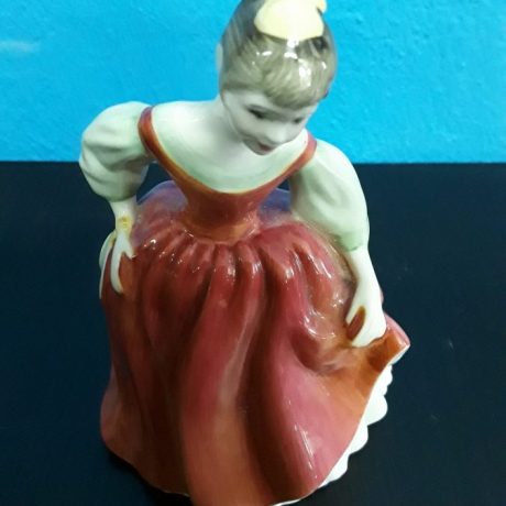 (25) (CK20025) Hand Made And Hand Decorated By Royal Doulton.(Fair Maiden).(HN2434).14cm High.35.00 euros.