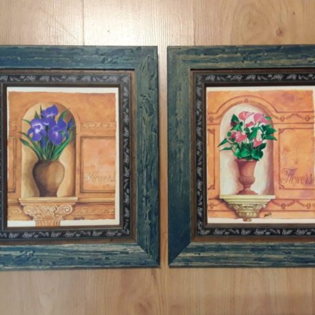 (101) (CK14101) Two Wooden Framed Floral Prints.37cm x 32cm.20.00 euros.