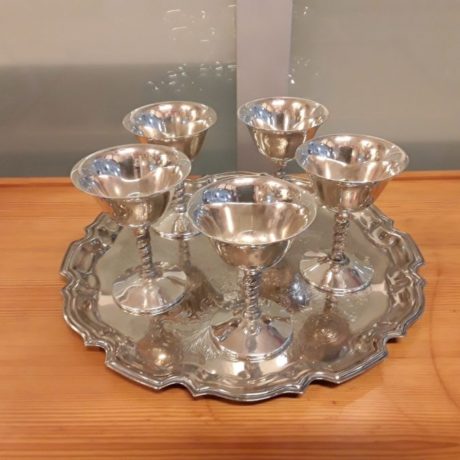 (37) (CK13037) Four Sliver Plated Goblets With Matching Tray.13cm High.25.00 euros.