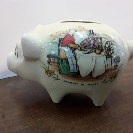 CK07062N Piggy Bank Souvenir Of Wales 8cm High 5 euros Ceramic