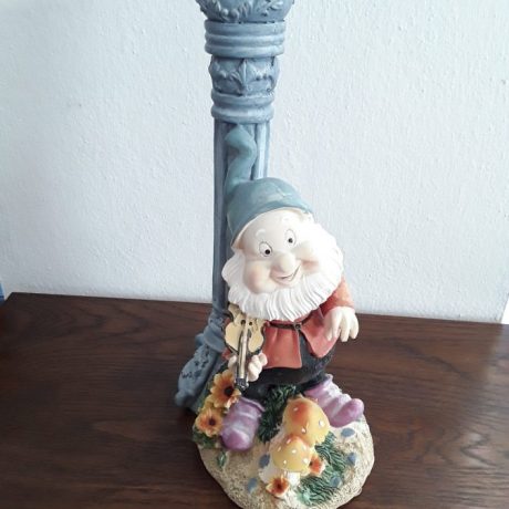 CK13115N Garden Gnome Resin Candle Holder 30cm High 5 euros