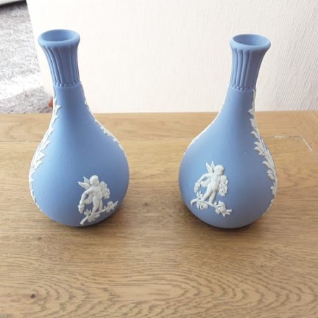CK20003N Two Matching Wedgewood Ceramic Vases 13cm High 50 euros