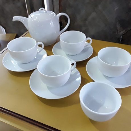 CK07055N Ceramic Tea Set Tea Pot Four Matching Cups And Saucers One Sugar Bowl 12 euros