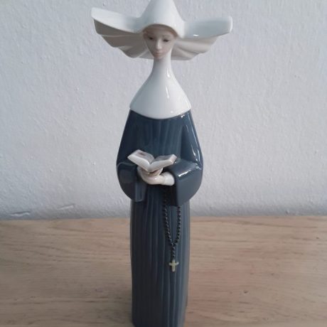 4 CK20062N Lladro Prayerful Moment Porcelain Nun Figurine 26cm High 99 euros