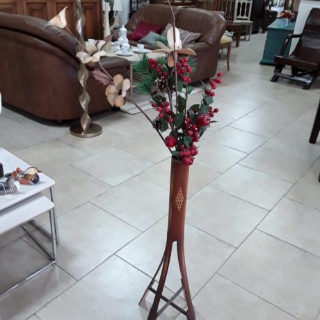 CK11003N Wooden Stand With Artificial Berries 125cm High 15 euros