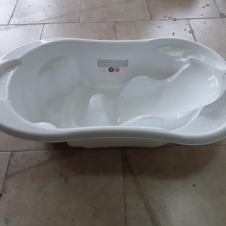 CK01018N Babies Plastic Bath 96cm Long 49cm Wide 20 euros