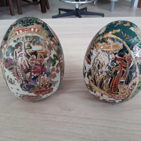 CK07029N Two Matching Satsuma Japanese Painted Ceramic Eggs 13cm High 20 euros
