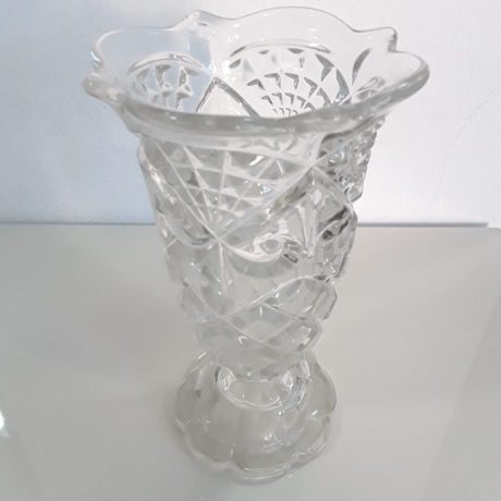 CK11105N Glass Flower Vase 20cm High 16 euros
