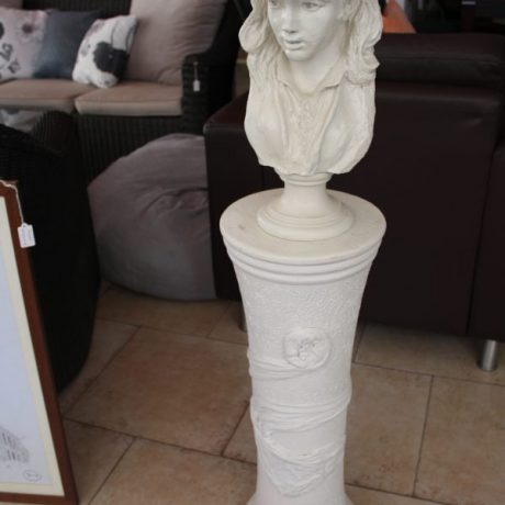 CK11258N Ceramic Bust On A Cermic Pentsal 115cm High 99 euros