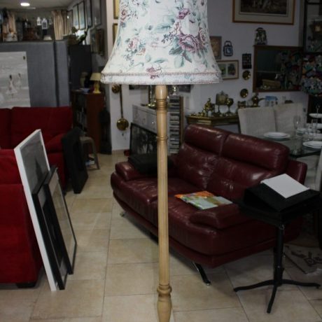 CK09009N Wooden Stemmed Floor Lamp 187cm High 39 euros