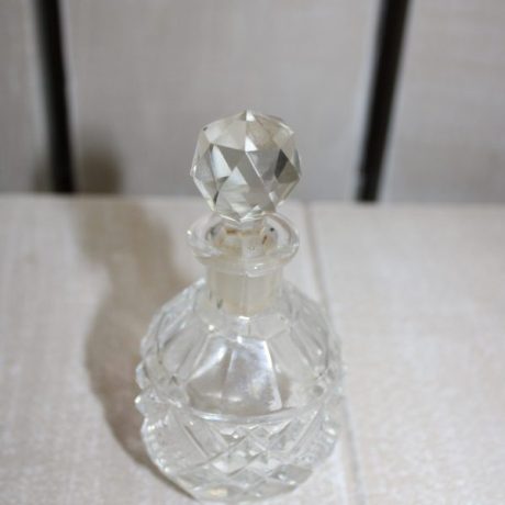 CK11045N Cut Glass Vintage Perfume Decanter 11cm High 8 euros