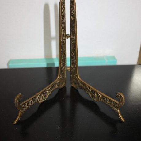CK13151N Solid Brass Ectched Plate Display Stand 17cm High 6 euros