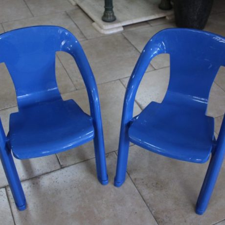 CK01011N Two Matching Plastic Kiddies Chairs Seat Hieght 27cm 4 euros