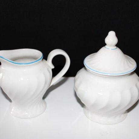 CK07073N Matching Ceramic Sugar Bowl 15cm High And Milk Jug 10cm High 8 euros