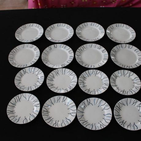 CK06100N Ceramic Set Eight Matching Dinner Plates 23cm Diameter Eight Matching Side Plates 19cm Diameter 12 euros