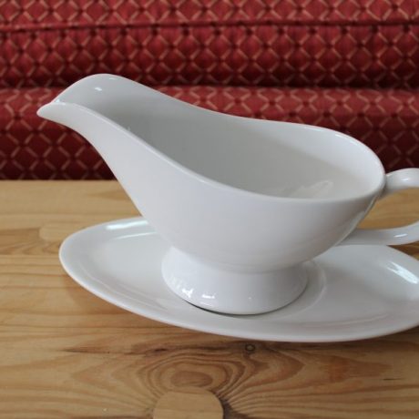 CK07066N Gravey Boat With Matching Saucer 10cm High 22cm Long 3 euros