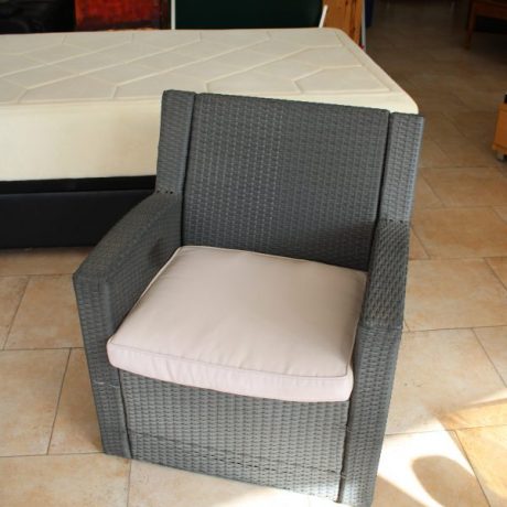 CK23009N Single Plastic Rattan Patio Arm Chair 72cm Wide 25 euros