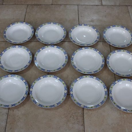 CK07071N Twelve Matching Ceramic Bowls23cm Diameter 8 euros