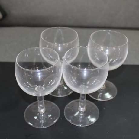 CK11263N Four Matching Wine Glasses 7cm Diameter 13cm High 3 euros