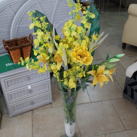 CK05035N Artifical Flower Display Within A Glass Vase 47cm High 22 euros
