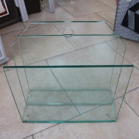 CK13234N Glass Magersine Rack 40cm High 40cm Long 24 euros
