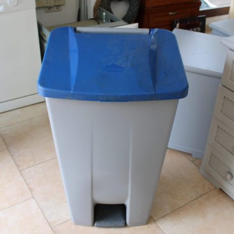 CK23004N Plastic Wheelie Bin 86cm High 24 euros