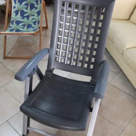 CK23007N Fold Away Plastic Patio Chairs 64cm Wide 18 eyros