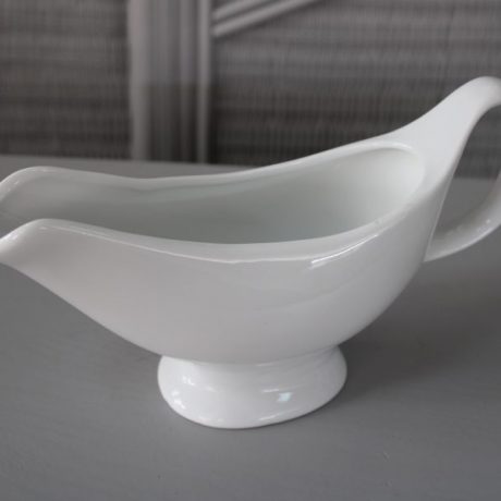 CK07089N Ceramic Gravey Boat23cm Long 4 euros