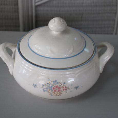 CK07155N Vintage Casorole Dish 20cm Diameter 16cm High 8 euros