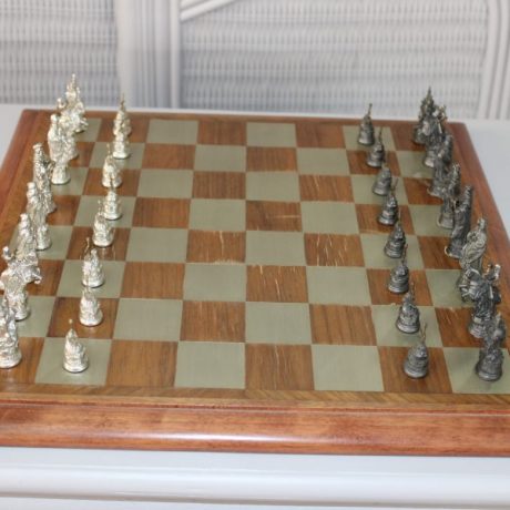 CK13226N Chest Set Die Cast Figures Wooden Base 37cm x 37cm 79 euros
