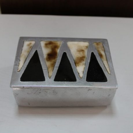 CK13238N Metal Trinket Box 10cm x 14cm 5cm High 8 euros