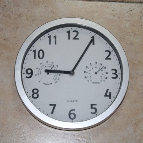 CK13242N Battery Operated Plastic Wall Clock 26cm Diameter 6 euros