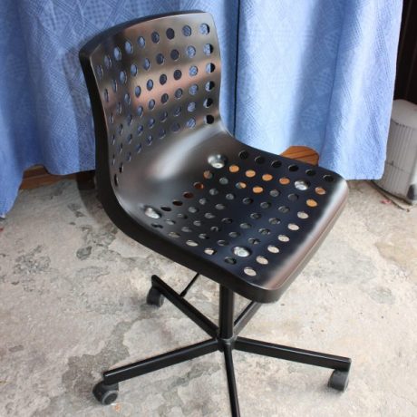 CK17043N Metal Framed Plastic Swiel Chair Hieght Adjustable 25 euros