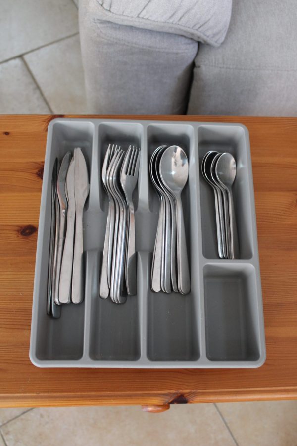 CK13235N Stainless Steel Cutlery Set Eight Knifes Eight Spoons Eight Forks Five Teaspoons Plastic Tray 6 euros