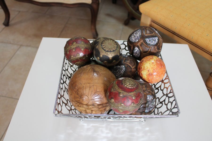 CK13049N Table Centre Piece Hand Made Brass And Wooden Balls Within A Chrome Plated Basket 27cm x 27cm 26 euros